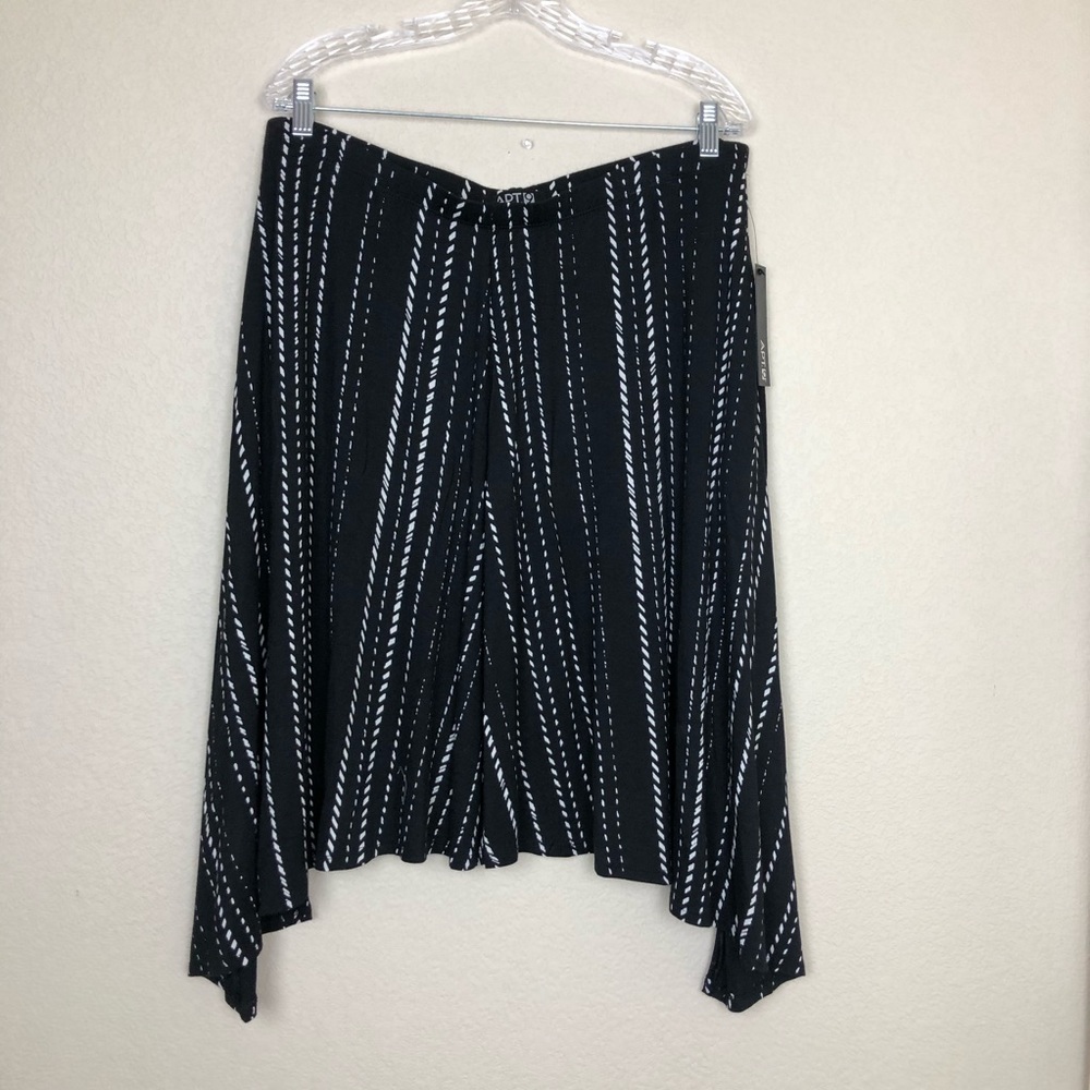 Apt 9 hankerchief bottom blk/wht skirt